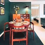 Hobart Avenue Apartments The Retreat